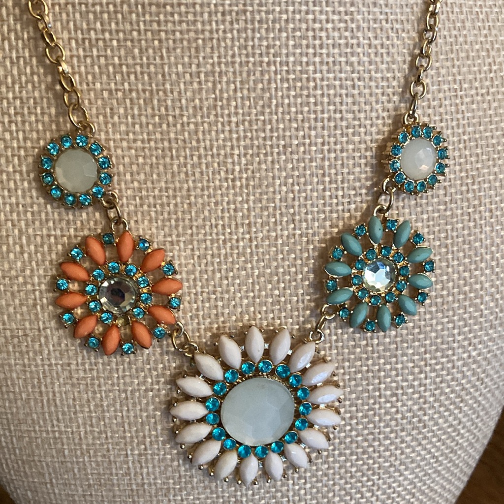 Hannah Brillance Boho Floral Circle Statement Necklace Nwt 15$